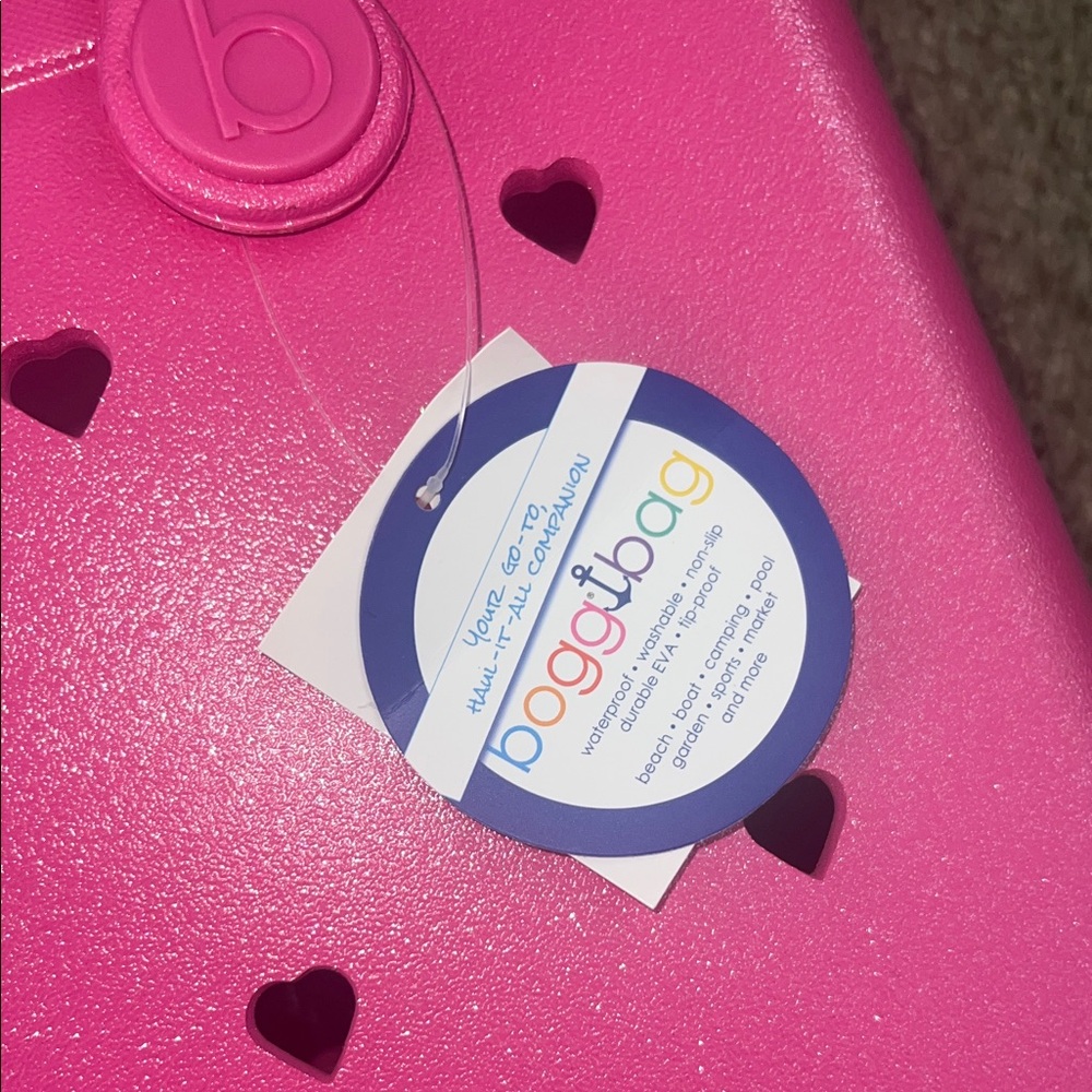 NWT heart BOGG BAG limited edition shimmering haute pink - Picture 2 of 3